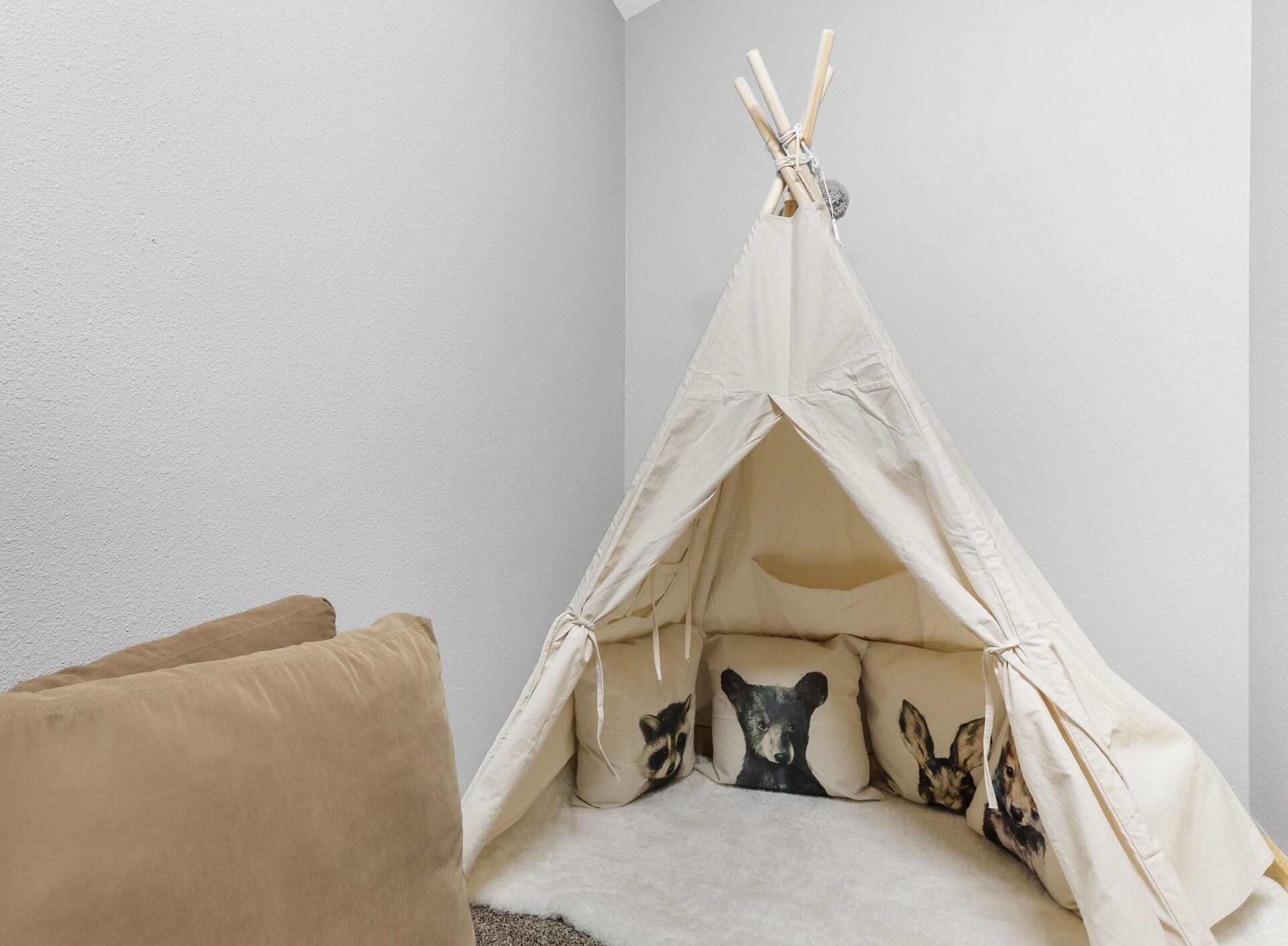 Kids teepee play nook